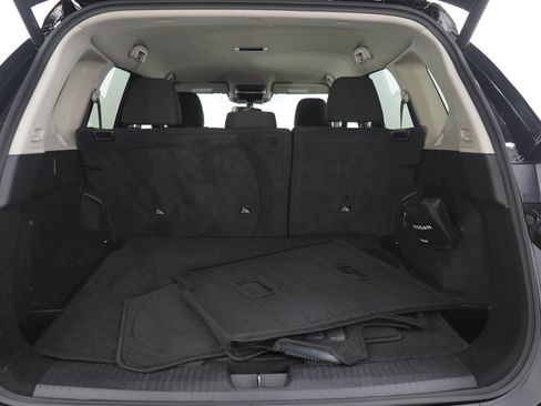 Used 2024 Nissan Rogue SV AWD/4WD image 9