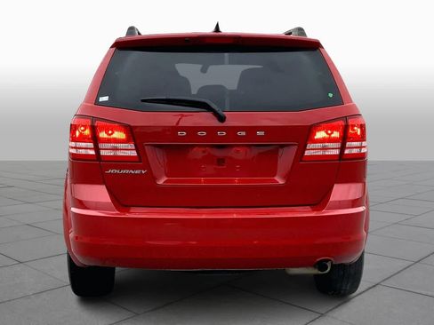 Used 2018 Dodge Journey SE image 4