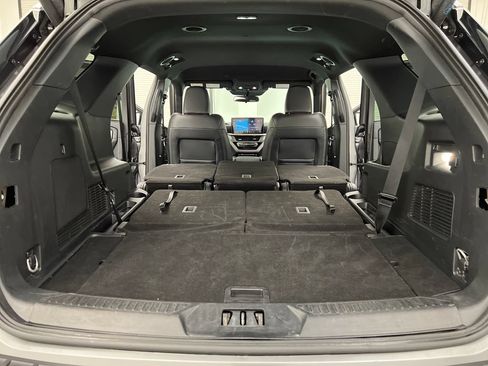 Used 2025 Ford Explorer ST-Line w/ ST-Line Street Pack AWD/4WD image 42