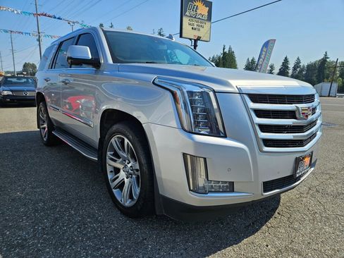 Used 2015 Cadillac Escalade Luxury image 12