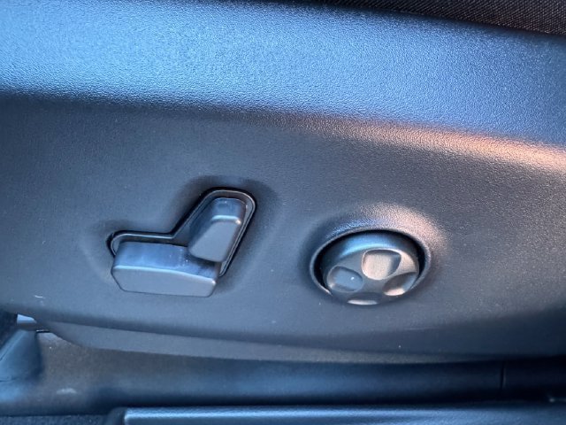 New 2027 Chrysler Pacifica Select FWD image 14