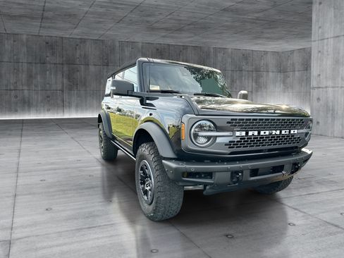 Used 2022 Ford Bronco Badlands AWD/4WD image 2
