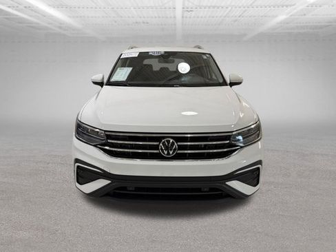 Certified 2024 Volkswagen Tiguan SE AWD/4WD image 2