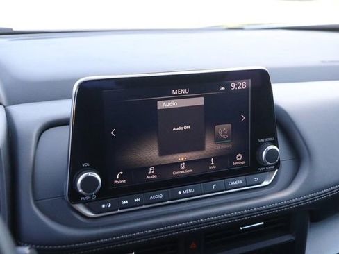 Used 2024 Nissan Rogue SV FWD image 16