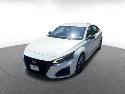 Used 2025 Nissan Altima 2.5 SV FWD image 7