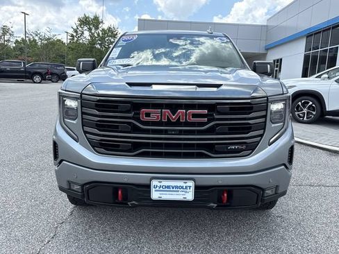 Used 2023 GMC Sierra 1500 AT4 w/ AT4 Premium Package AWD/4WD image 8