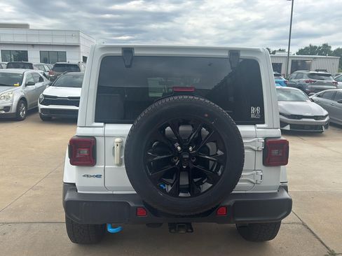 Used 2023 Jeep Wrangler Unlimited Sahara w/ Cold Weather Group AWD/4WD image 7
