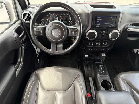 Used 2015 Jeep Wrangler Unlimited Sahara w/ Dual Top Group AWD/4WD image 18