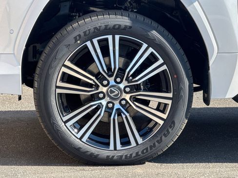 New 2026 Lexus LX 700h Luxury image 32