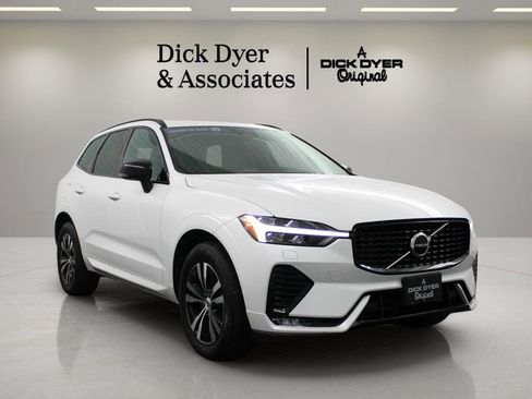 Certified 2025 Volvo XC60 B5 Core image 1