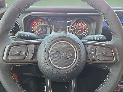 New 2025 Jeep Gladiator Mojave w/ Steel Bumper Group image 24