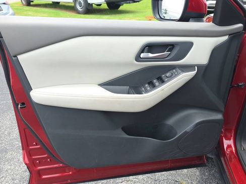 Used 2025 Nissan Rogue SV FWD image 11