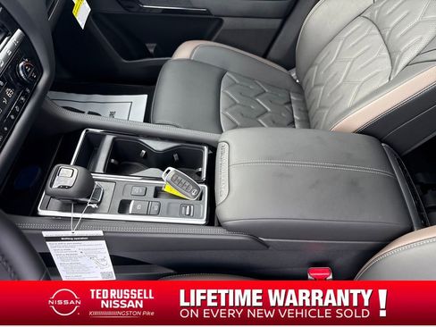 New 2026 Nissan Pathfinder Platinum image 26