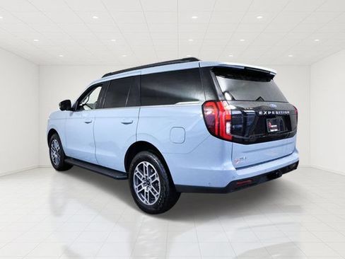 Certified 2025 Ford Expedition Active AWD/4WD image 4