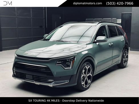 Used 2023 Kia Niro SX Touring FWD image 1
