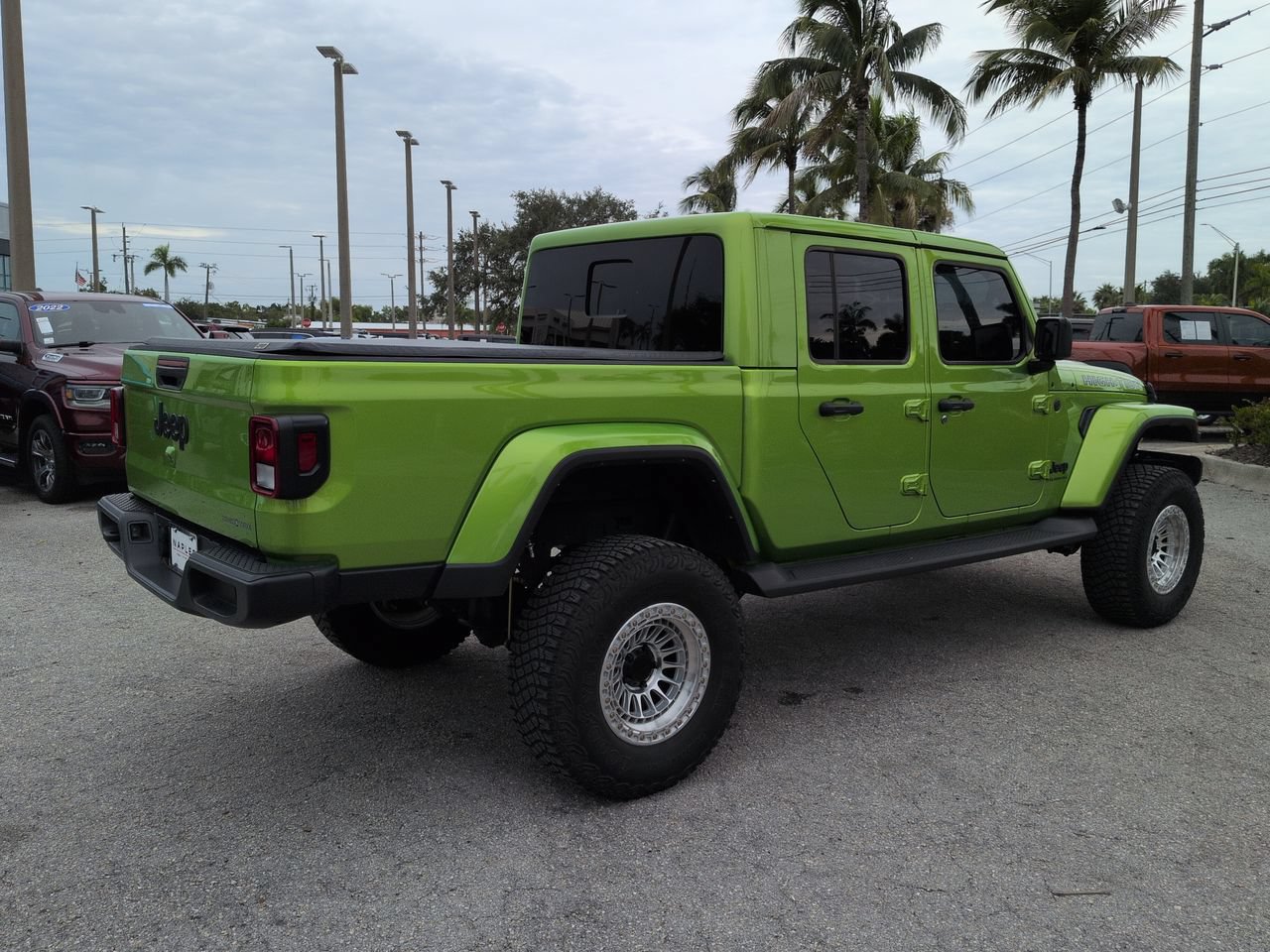 Used 2025 Jeep Gladiator Sport AWD/4WD image 5