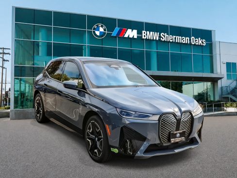 Used 2024 BMW iX xDrive50 w/ Sport Package AWD/4WD image 3