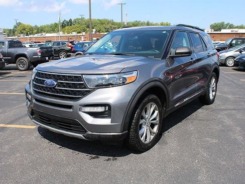 Used 2021 Ford Explorer XLT w/ Equipment Group 202A AWD/4WD image 2