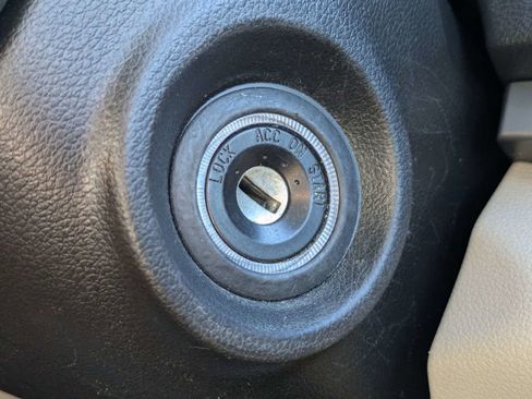 Used 2017 Hyundai Elantra SE FWD image 29
