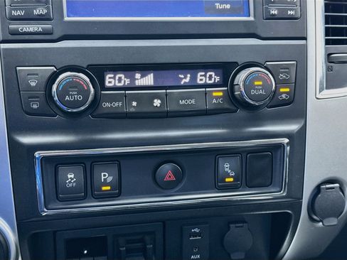 Used 2016 Nissan Titan SL AWD/4WD image 12
