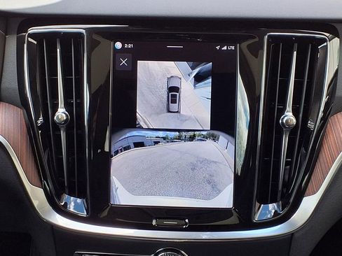 Certified 2025 Volvo V60 B5 Cross Country Plus AWD/4WD image 15