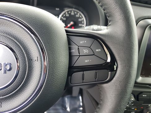 Used 2022 Jeep Renegade Altitude w/ Convenience Group AWD/4WD image 21
