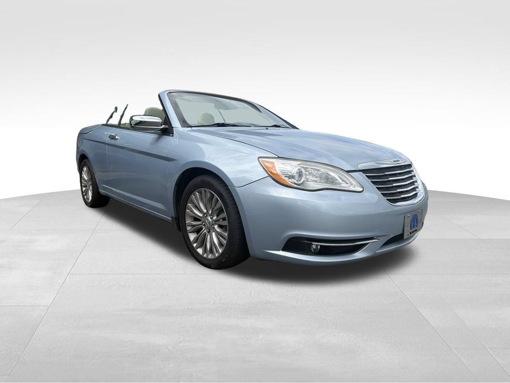Used 2014 Chrysler 200 Limited FWD image 1