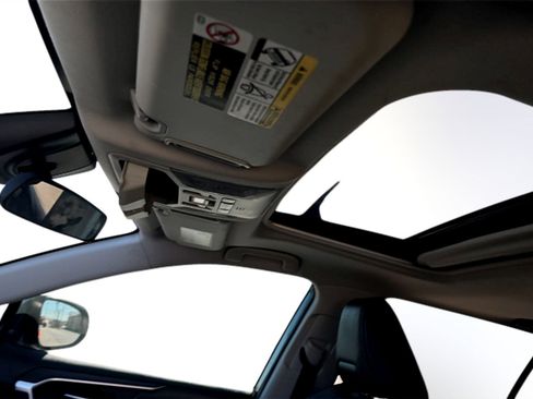 Used 2021 Toyota RAV4 XLE Premium image 8