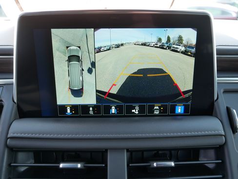 Used 2023 Chevrolet Suburban LT w/ Luxury Package image 27