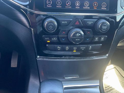 Used 2019 Jeep Grand Cherokee Laredo image 32