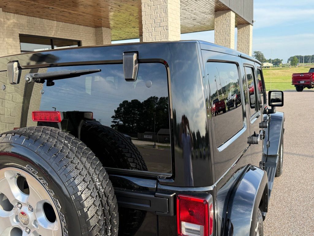 Used 2014 Jeep Wrangler Unlimited Sahara w/ Max Tow Package AWD/4WD image 9