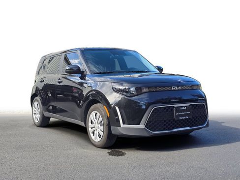 Certified 2025 Kia Soul LX FWD image 1