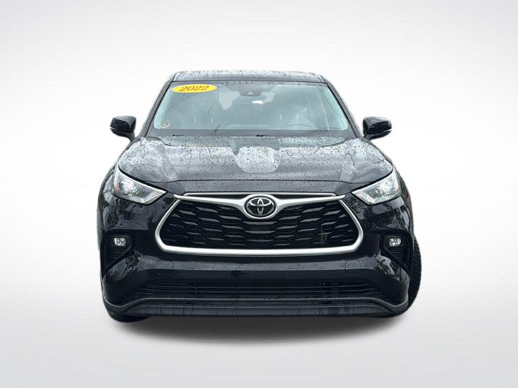 Used 2022 Toyota Highlander LE AWD/4WD image 2