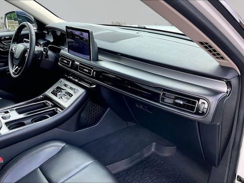 Used 2022 Lincoln Aviator AWD w/ Premium Package image 15