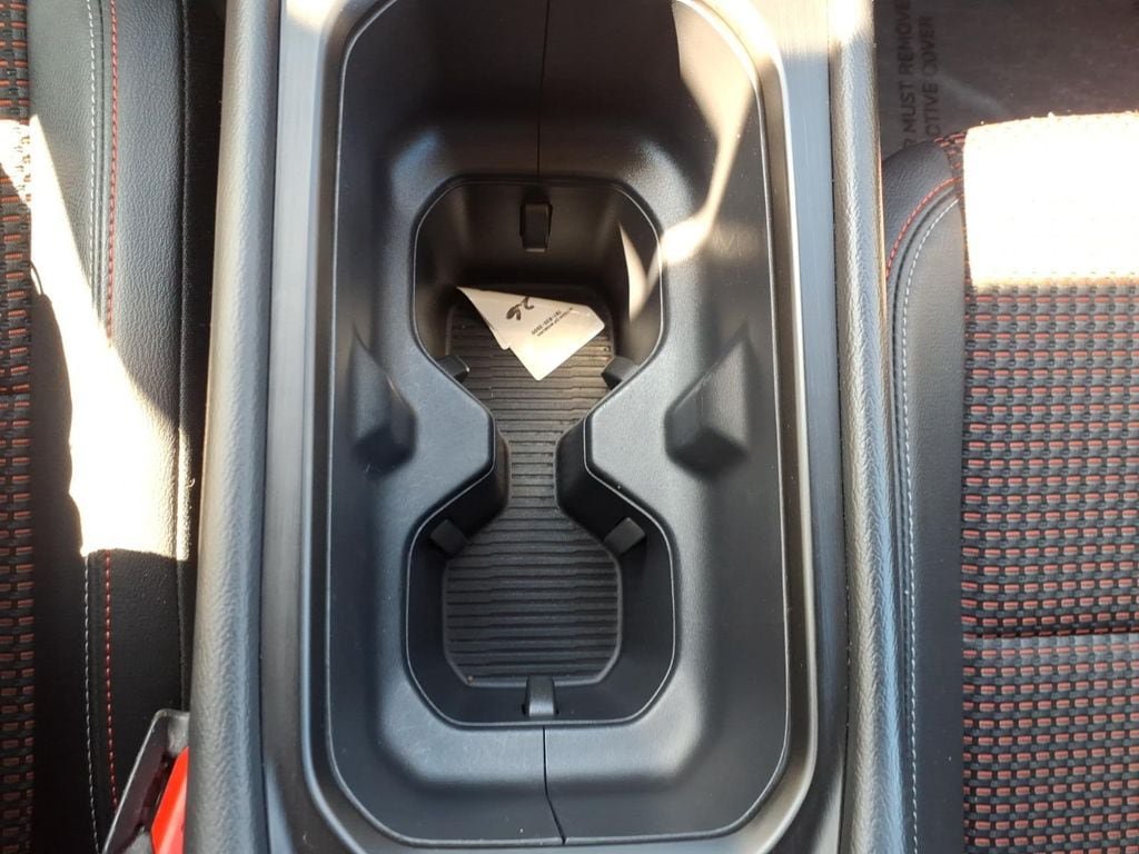 Used 2025 Nissan Kicks SR AWD/4WD image 23