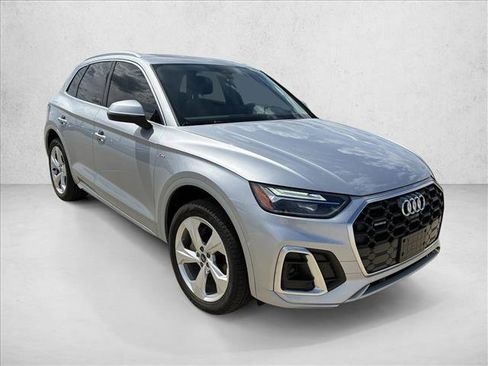 Used 2022 Audi Q5 2.0T Premium Plus w/ Premium Plus Package AWD/4WD image 3
