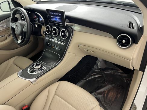 Used 2019 Mercedes-Benz GLC 300 4MATIC image 25