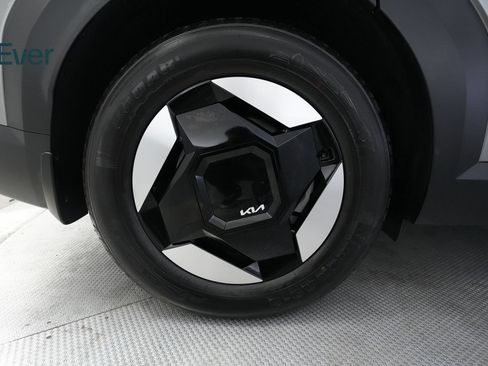 Used 2024 Kia EV9 Wind AWD/4WD image 22