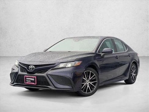 Used 2021 Toyota Camry SE image 1