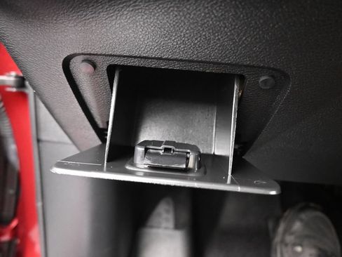 Used 2019 Jeep Cherokee High Altitude AWD/4WD image 29