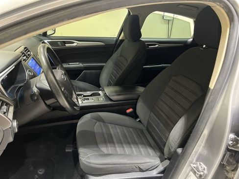 Used 2020 Ford Fusion SE FWD image 17