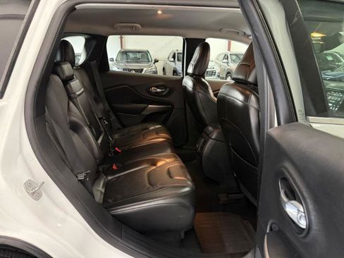 Used 2019 Jeep Cherokee Limited FWD image 18