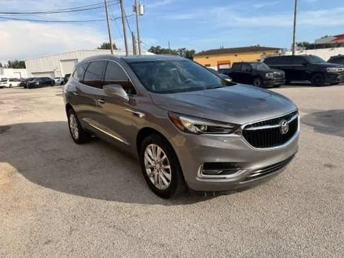 Used 2020 Buick Enclave Essence FWD image 2