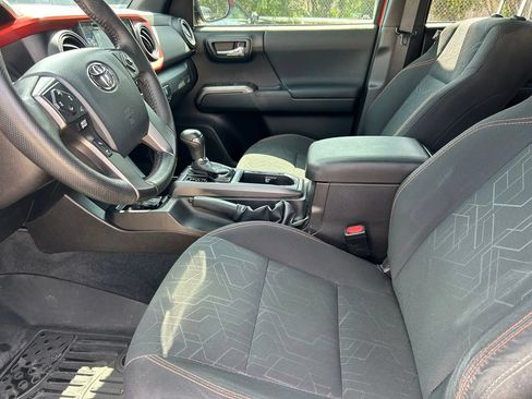 Used 2016 Toyota Tacoma TRD Sport w/ Towing Package AWD/4WD image 11