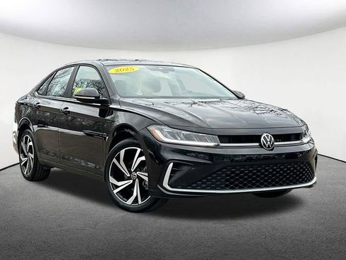 Used 2025 Volkswagen Jetta SEL image 2