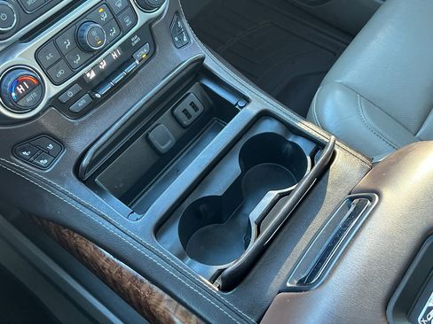 Used 2019 Chevrolet Suburban Premier image 24