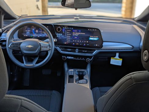 Used 2025 Chevrolet Equinox EV LT image 22