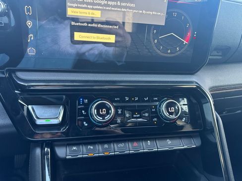 Used 2023 GMC Sierra 1500 AT4 w/ Technology Package AWD/4WD image 14