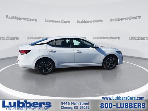 Used 2024 Nissan Sentra SV image 9