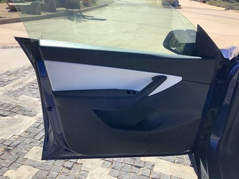 Used 2020 Tesla Model Y Long Range image 25